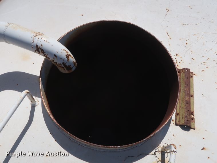 image for item DH0930 1997 Ford L9000  water truck