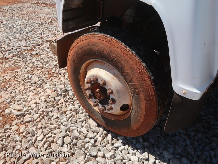 image for item DH0930 1997 Ford L9000  water truck