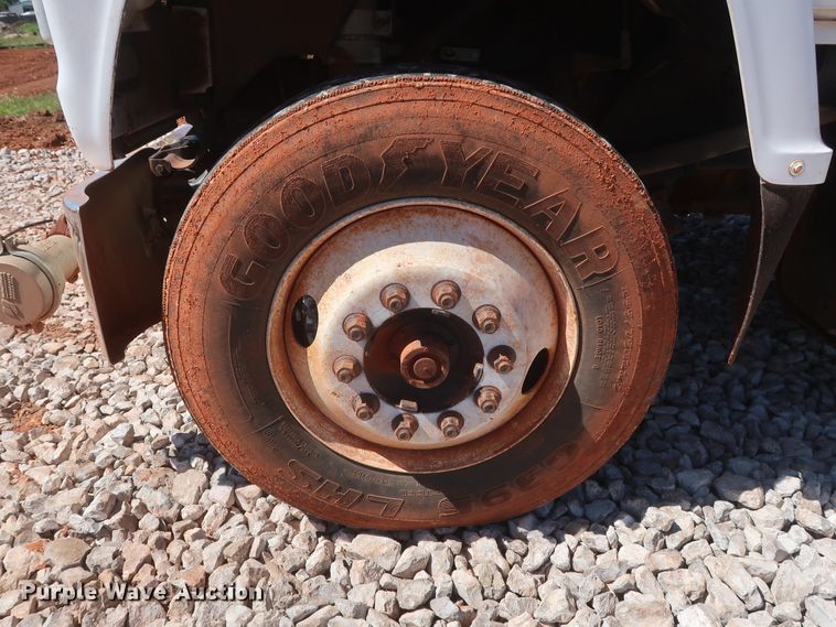 image for item DH0930 1997 Ford L9000  water truck