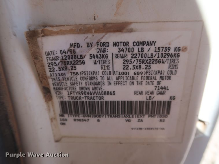 image for item DH0930 1997 Ford L9000  water truck