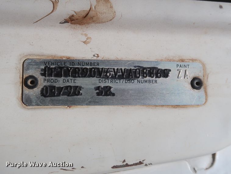 image for item DH0930 1997 Ford L9000  water truck