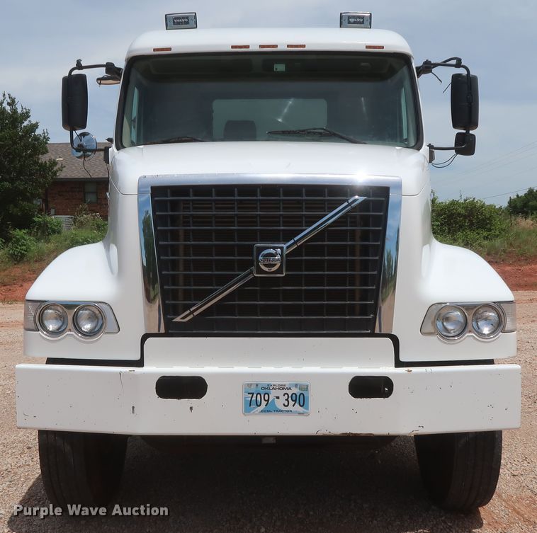 image for item DH0932 2007 Volvo VHD  dump truck