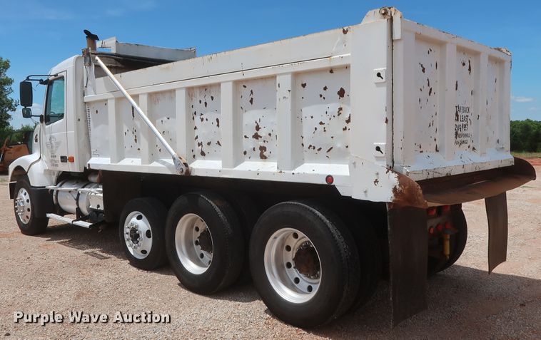 image for item DH0932 2007 Volvo VHD  dump truck