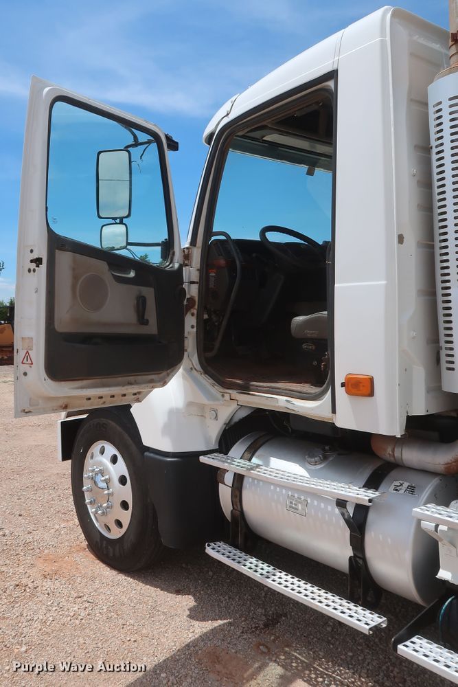 image for item DH0932 2007 Volvo VHD  dump truck