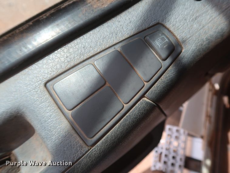 image for item DH0932 2007 Volvo VHD  dump truck