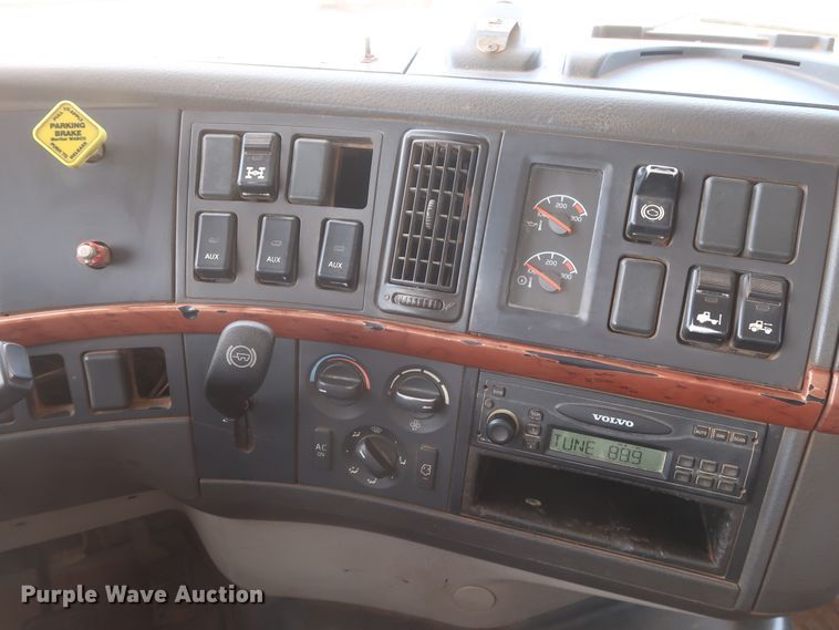 image for item DH0932 2007 Volvo VHD  dump truck