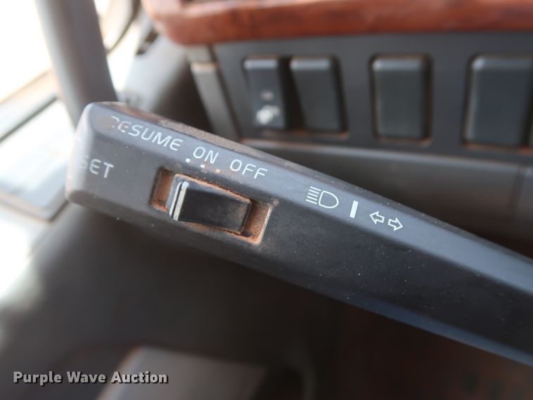 image for item DH0932 2007 Volvo VHD  dump truck