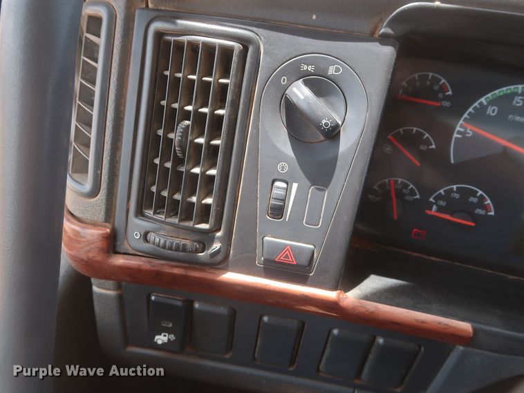 image for item DH0932 2007 Volvo VHD  dump truck