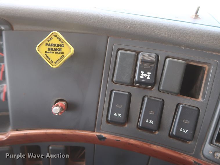 image for item DH0932 2007 Volvo VHD  dump truck