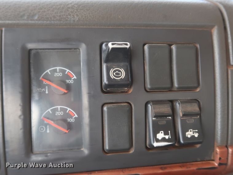 image for item DH0932 2007 Volvo VHD  dump truck