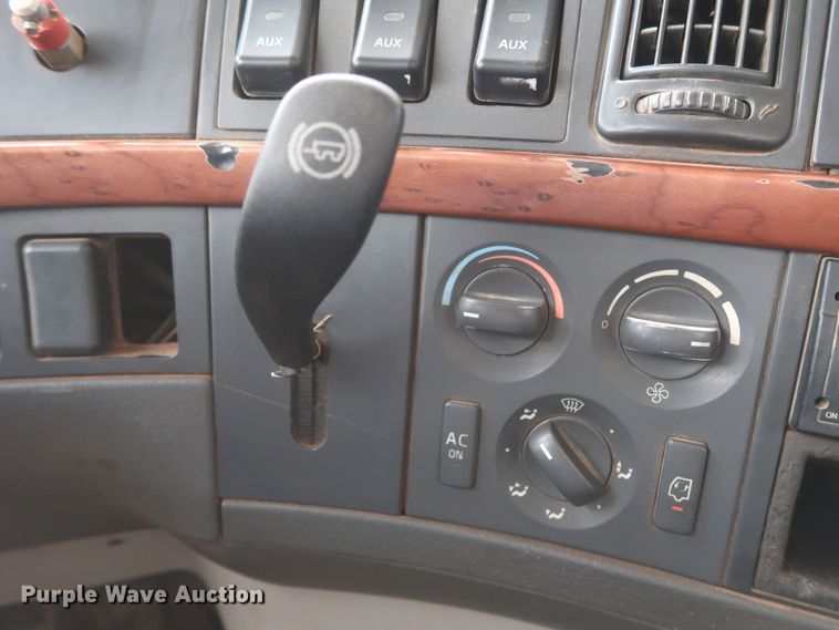 image for item DH0932 2007 Volvo VHD  dump truck