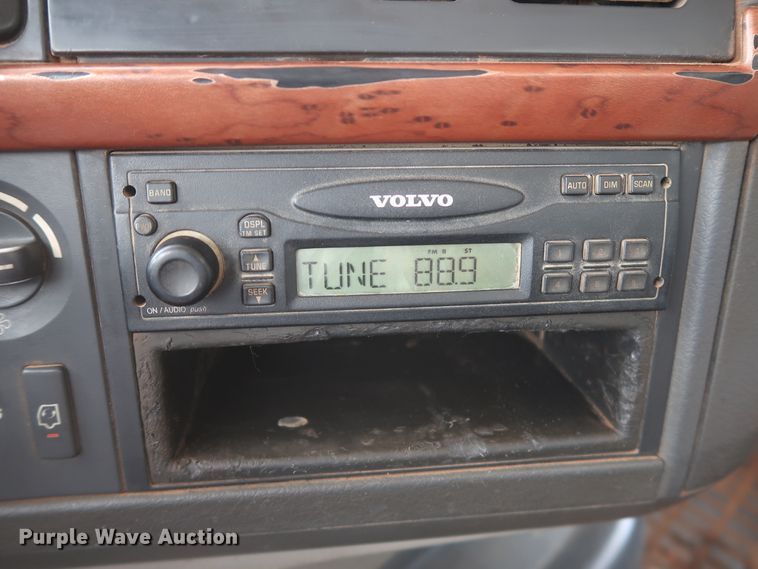 image for item DH0932 2007 Volvo VHD  dump truck