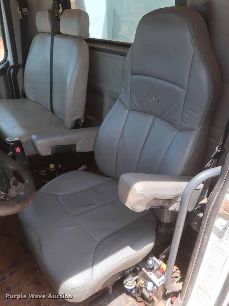 image for item DH0932 2007 Volvo VHD  dump truck