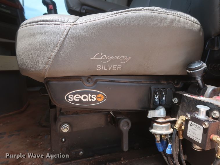 image for item DH0932 2007 Volvo VHD  dump truck