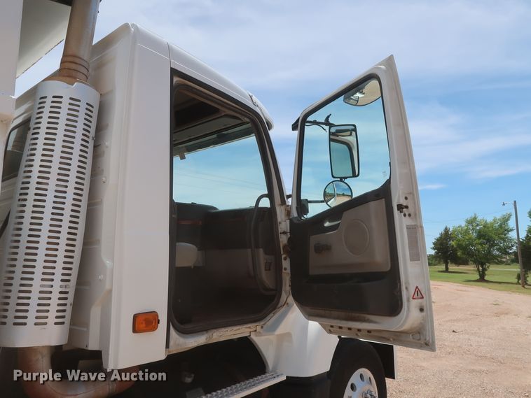 image for item DH0932 2007 Volvo VHD  dump truck