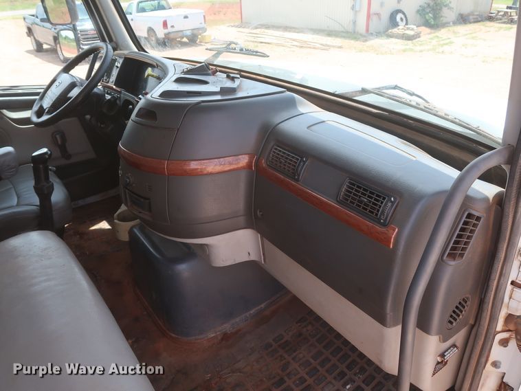 image for item DH0932 2007 Volvo VHD  dump truck