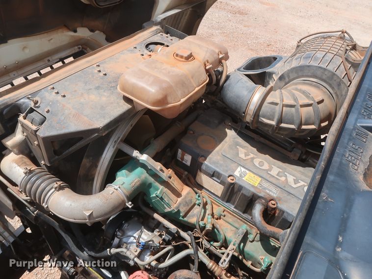 image for item DH0932 2007 Volvo VHD  dump truck