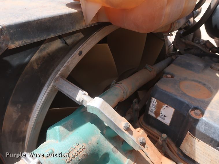 image for item DH0932 2007 Volvo VHD  dump truck