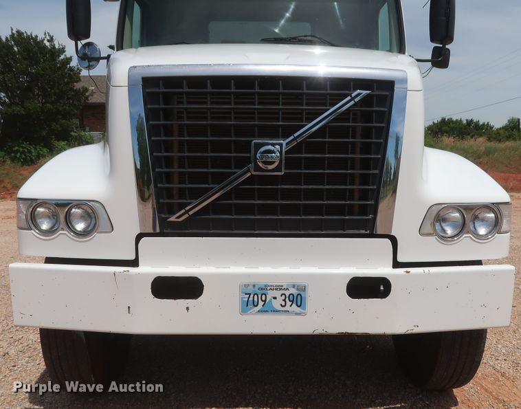 image for item DH0932 2007 Volvo VHD  dump truck