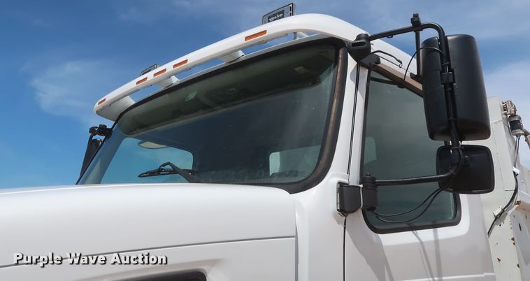 image for item DH0932 2007 Volvo VHD  dump truck