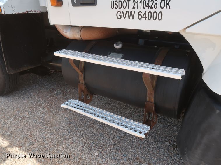 image for item DH0932 2007 Volvo VHD  dump truck