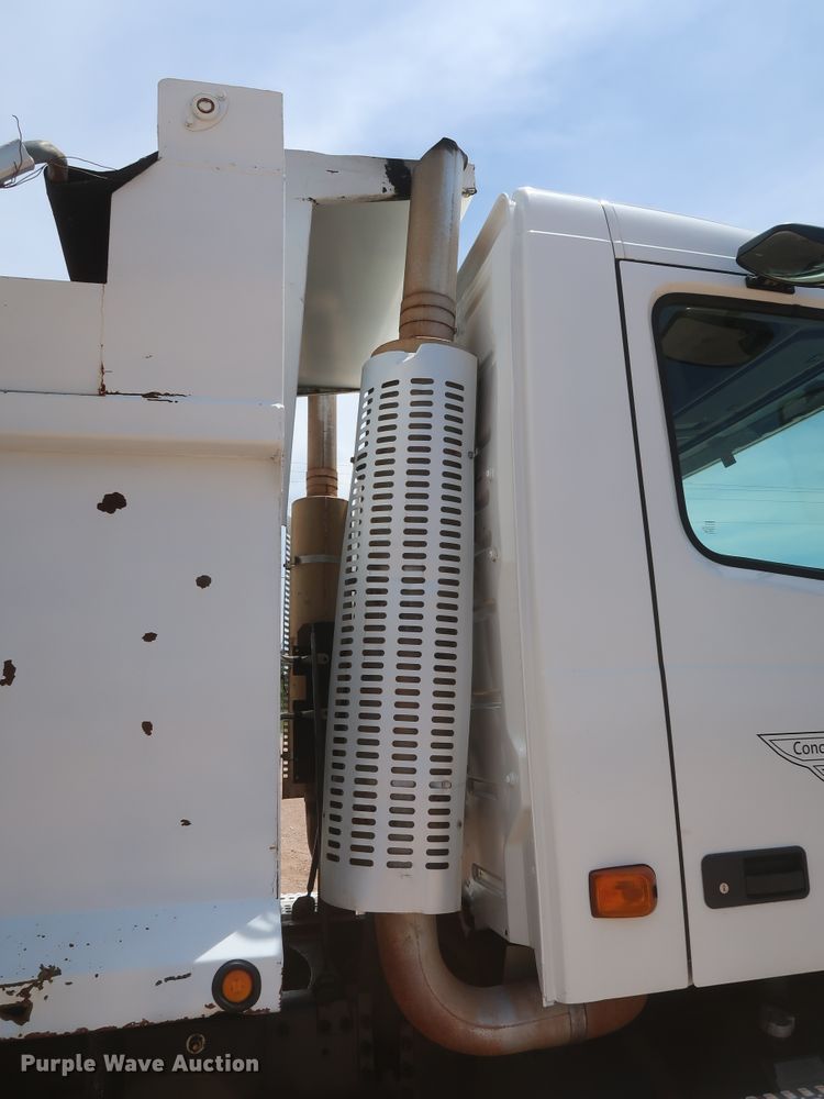 image for item DH0932 2007 Volvo VHD  dump truck