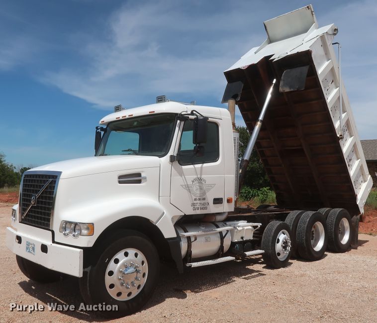 image for item DH0932 2007 Volvo VHD  dump truck