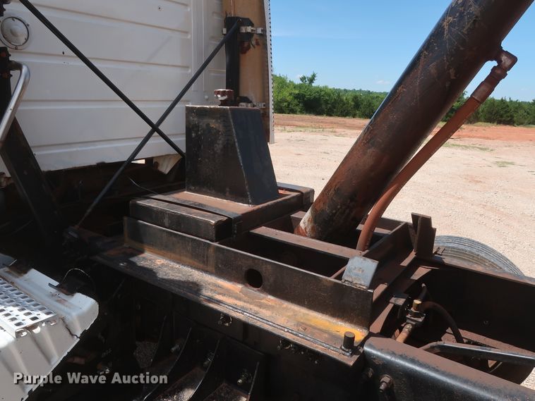 image for item DH0932 2007 Volvo VHD  dump truck