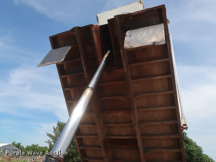 image for item DH0932 2007 Volvo VHD  dump truck