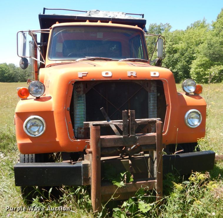 image for item DH5143 1976 Ford 8000  dump truck