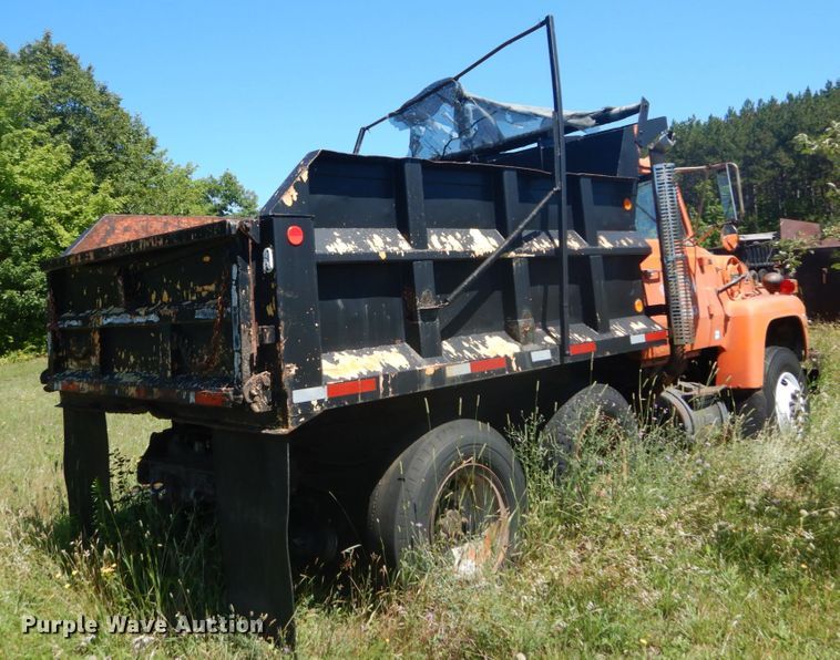 image for item DH5143 1976 Ford 8000  dump truck