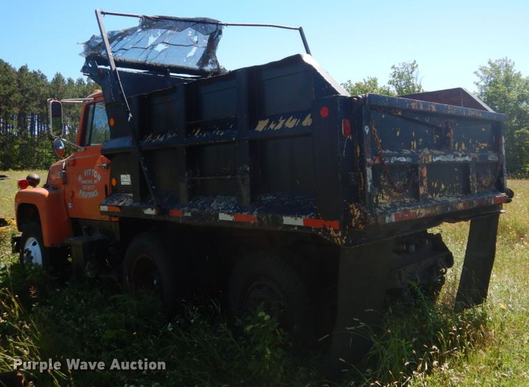 image for item DH5143 1976 Ford 8000  dump truck