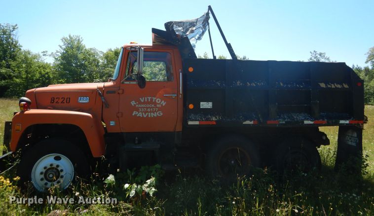 image for item DH5143 1976 Ford 8000  dump truck