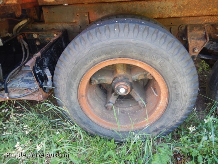 image for item DH5143 1976 Ford 8000  dump truck