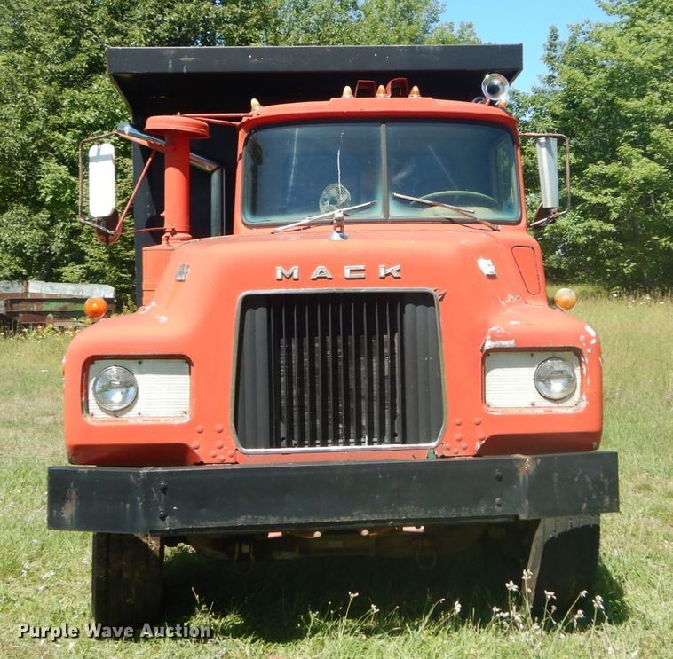 image for item DH5147 1970 Mack DM-607S  dump truck