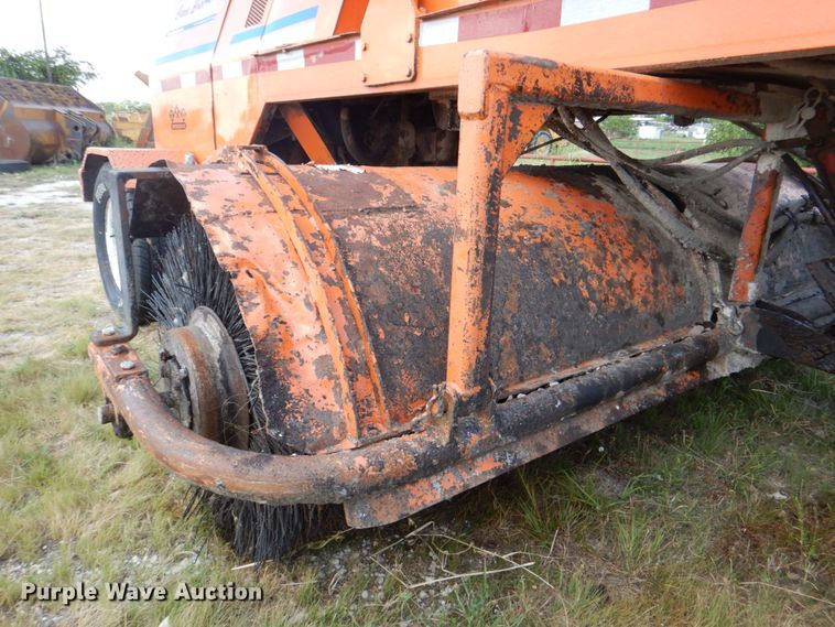 image for item DH5371 2005 Broce RJ350  broom