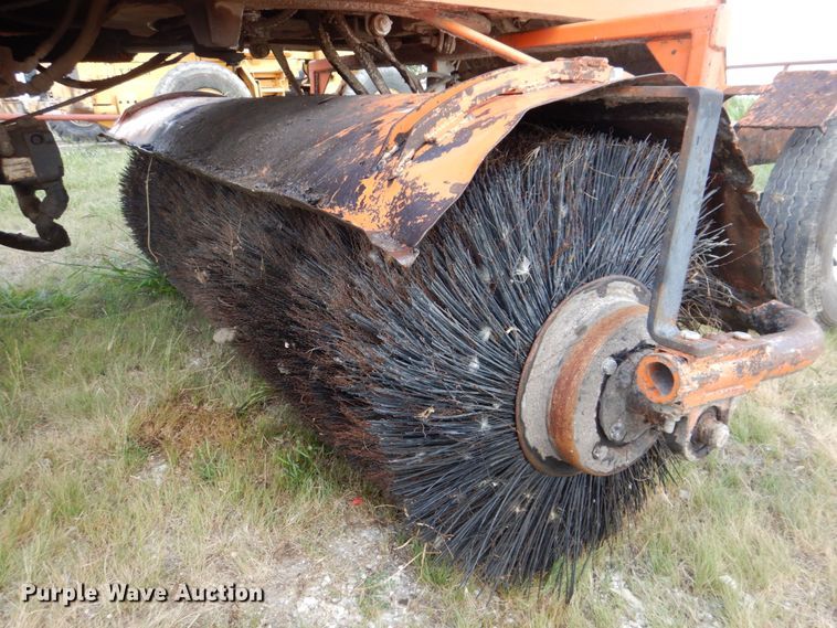 image for item DH5371 2005 Broce RJ350  broom