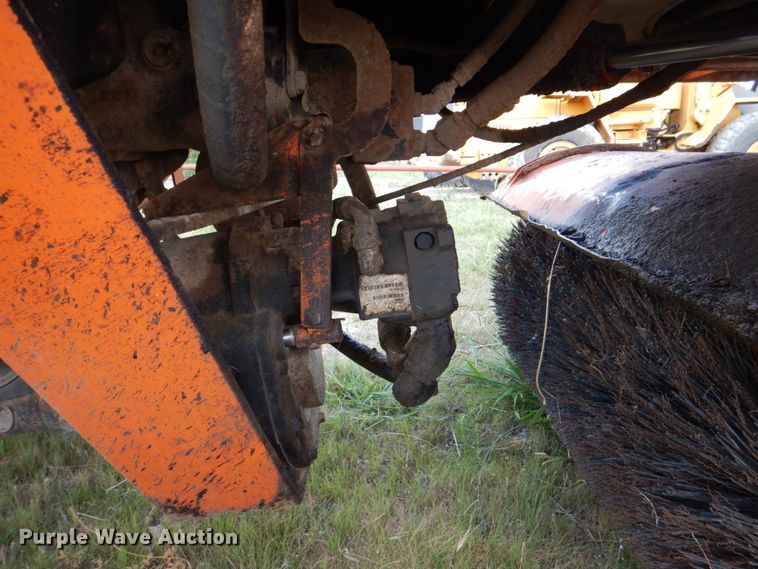 image for item DH5371 2005 Broce RJ350  broom