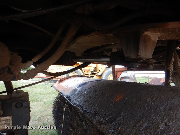 image for item DH5371 2005 Broce RJ350  broom