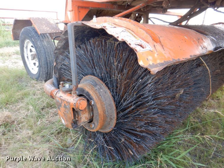 image for item DH5371 2005 Broce RJ350  broom