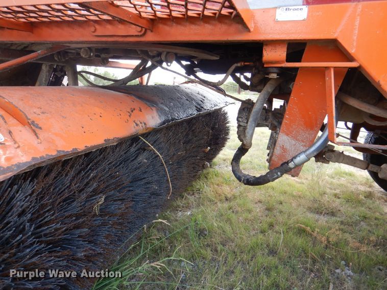 image for item DH5371 2005 Broce RJ350  broom