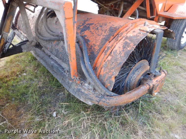 image for item DH5371 2005 Broce RJ350  broom