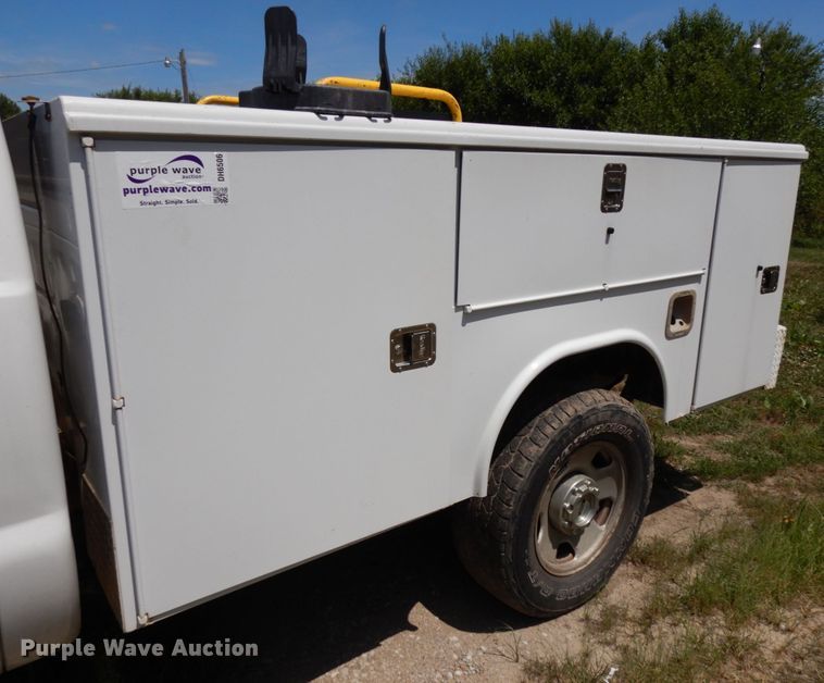 Reading utility bed in Glenwood, IA Item DH6506 sold Purple Wave