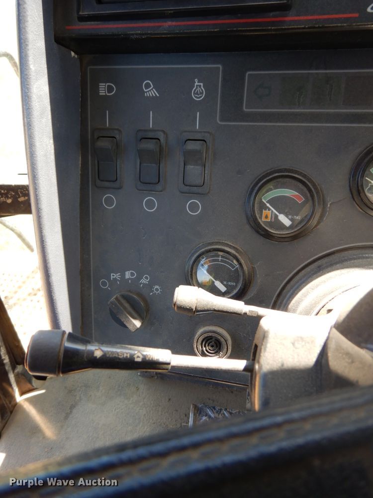 image for item DH6523 1994 Caterpillar Challenger 75C  tractor