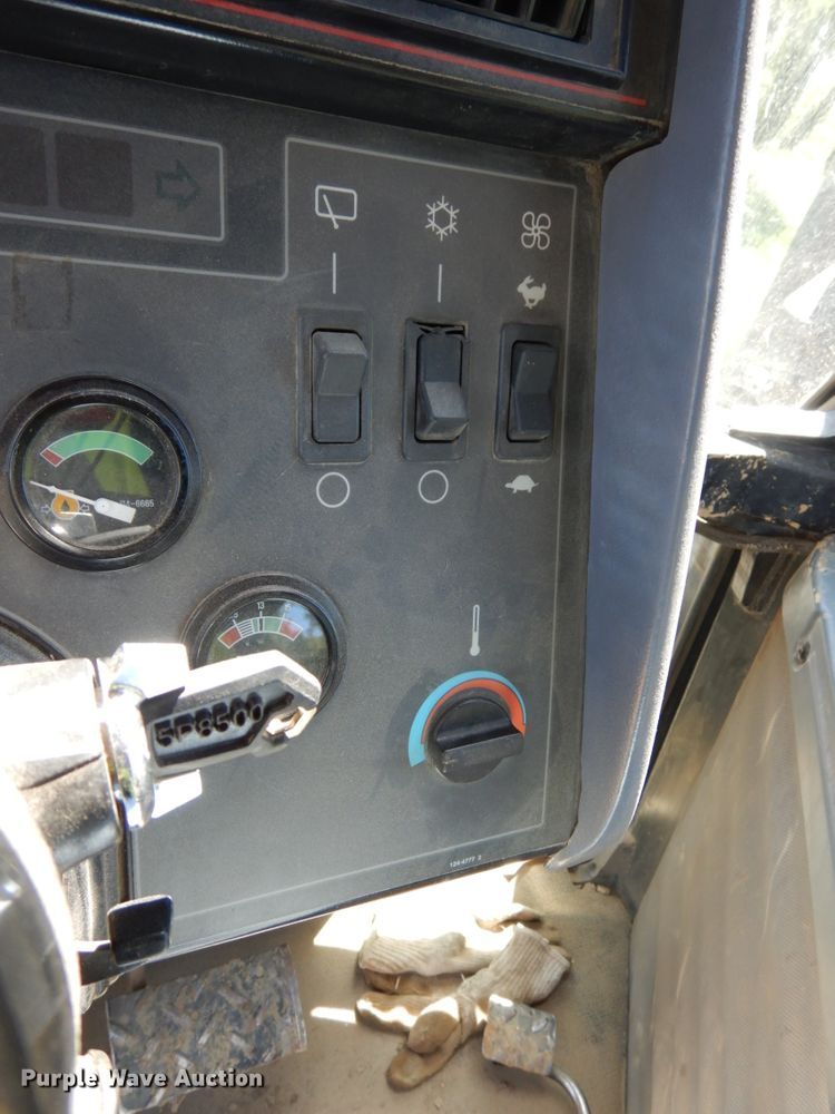 image for item DH6523 1994 Caterpillar Challenger 75C  tractor