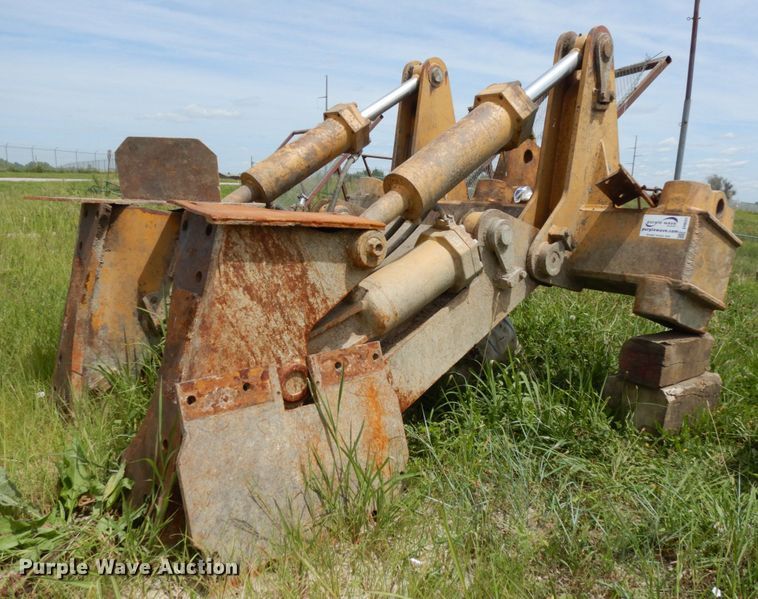 image for item DH6551 1995 Caterpillar dozer ripper