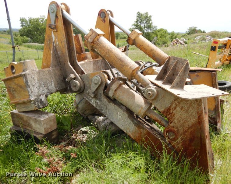 image for item DH6551 1995 Caterpillar dozer ripper