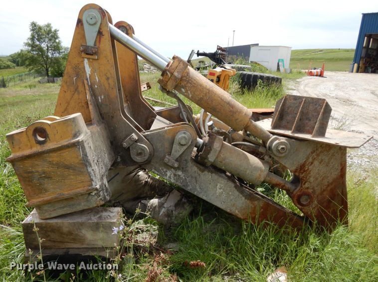 image for item DH6551 1995 Caterpillar dozer ripper