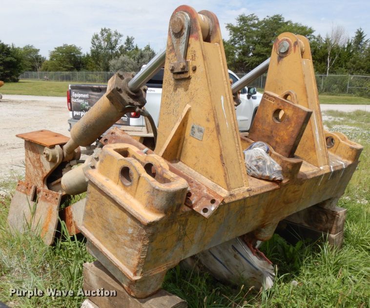 image for item DH6551 1995 Caterpillar dozer ripper