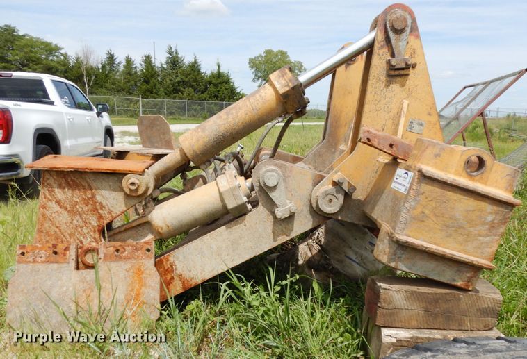 image for item DH6551 1995 Caterpillar dozer ripper